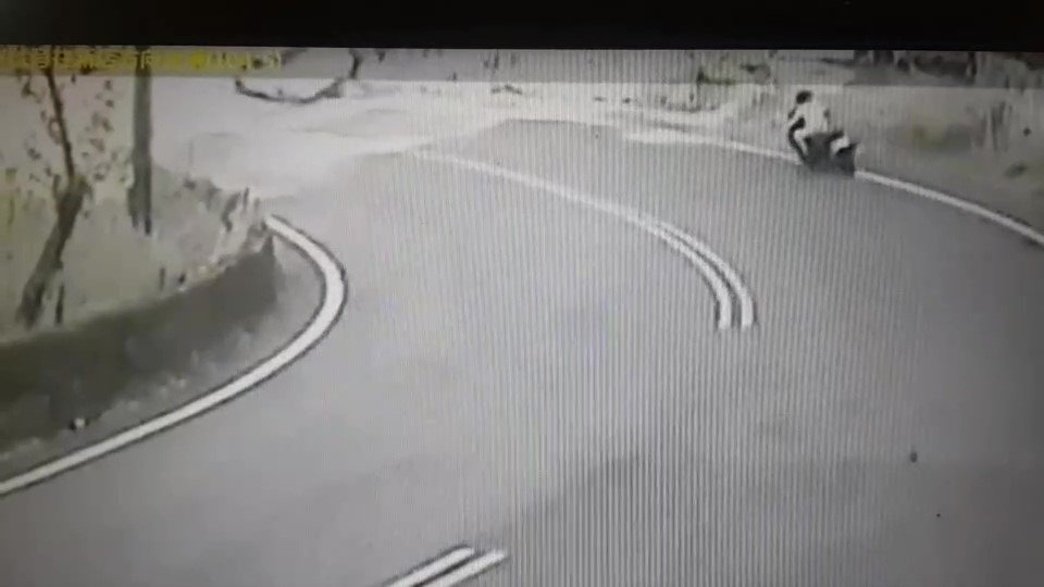快新聞／北宜公路轎車疑車速過快 自撞山壁「翻滾多圈」畫面曝