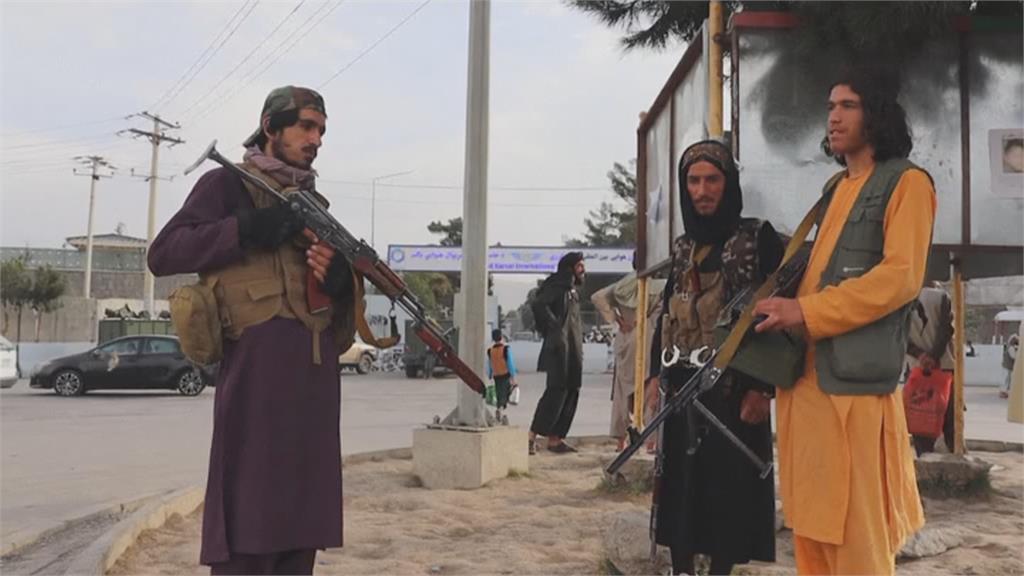 用生命專訪塔利班指揮官　7名戰士持槍包圍主播