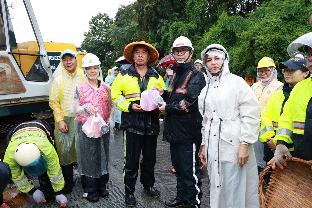 快新聞／赴高雄六龜視察　陳其邁：守護山區民眾權益、工程人員注意安全