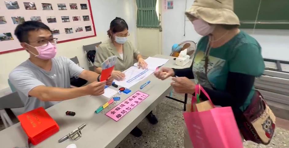 發錢！彰縣花壇鄉民各領6千元　線西鄉發每人2500元生活金