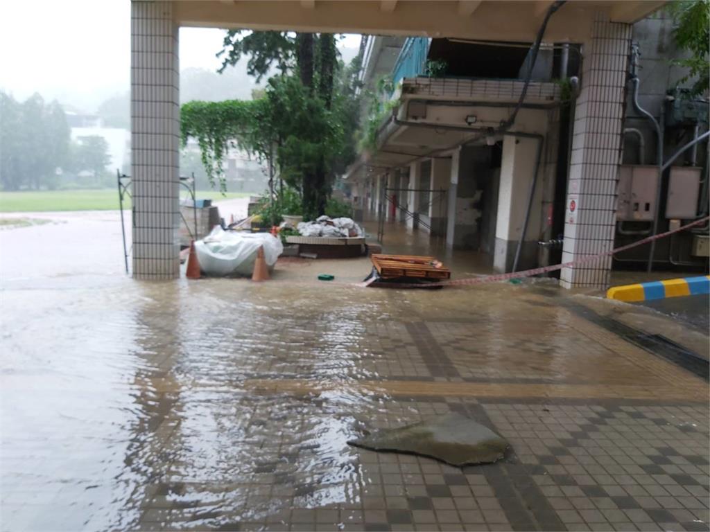 快新聞/凱米雨太大!南投明潭國中也淹了 最新畫面曝光