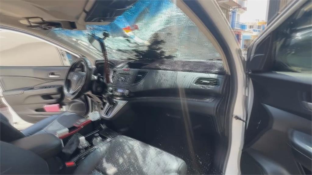 枋山空屋「屋頂磚瓦垮下來」 車頂被壓到凹陷