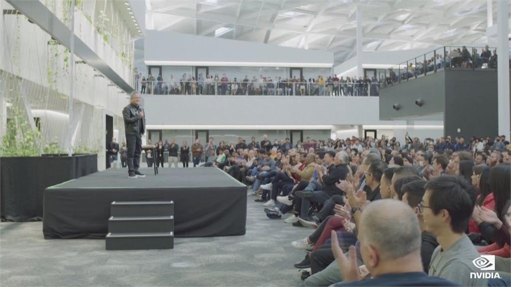 黃仁勳訪中首站抵上海 外媒傳中企獲准買H200