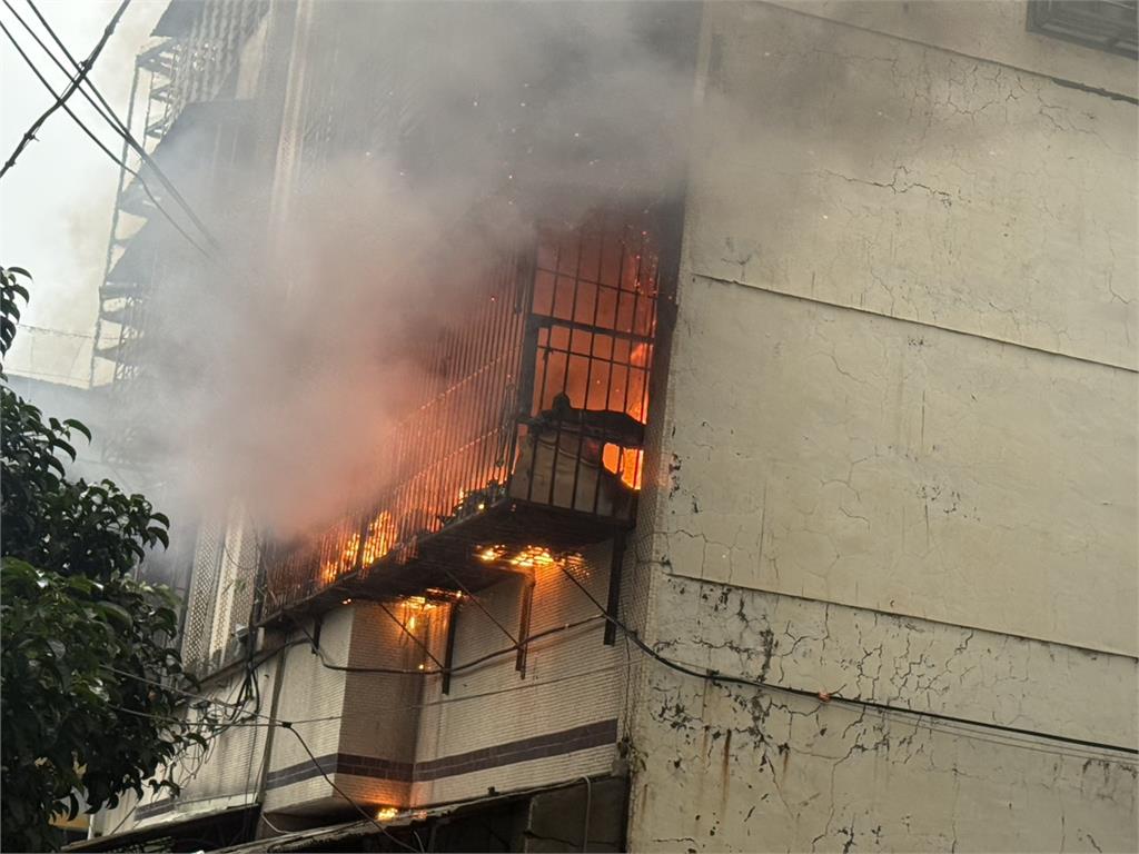 注意！獨居長者在家拜拜.燒金紙釀火警　里長控：去年也發生過