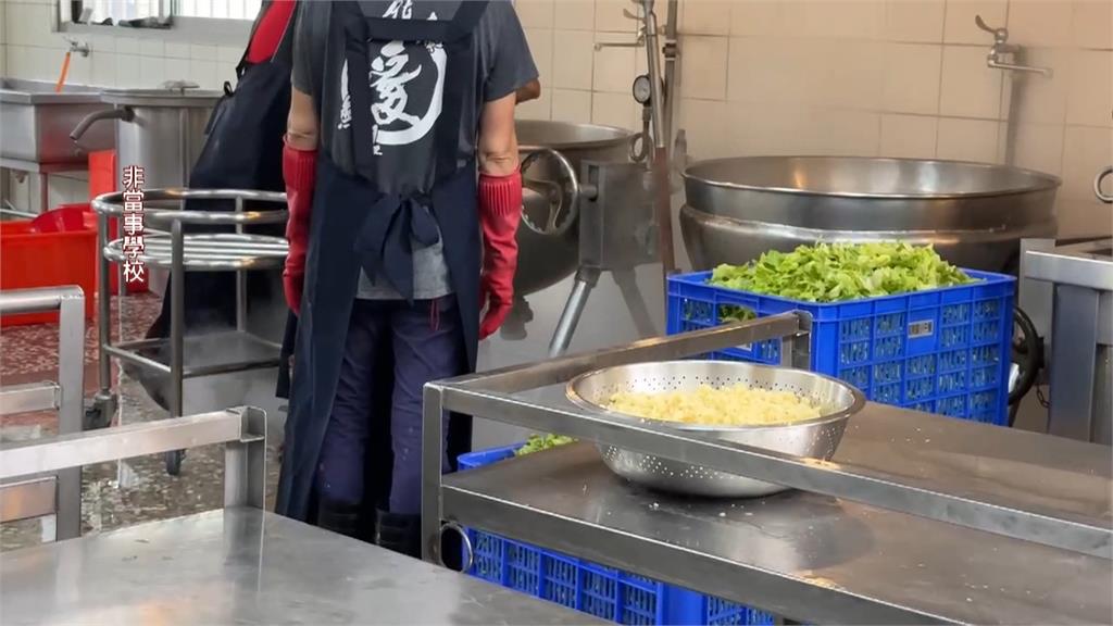 雲林免費營養午餐用「過期氣泡水」　混入甜湯26學生吃下肚