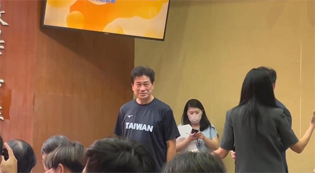 快新聞／畫面曝！陳義信、鄭世忠皆入閣　相談甚歡內容曝光
