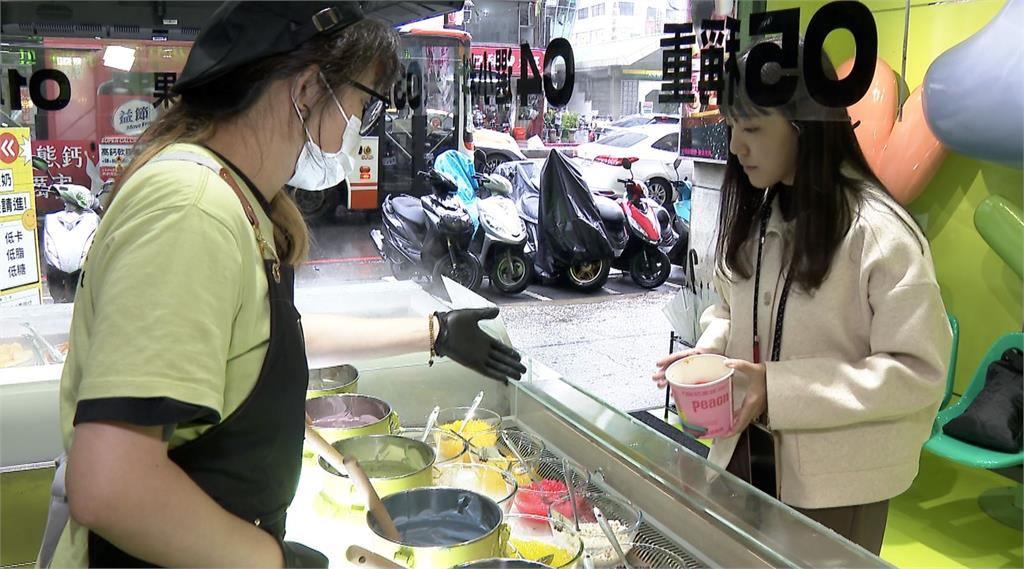 新鮮甜品專賣店來台 出現中國用語引發討論 酸奶?小料?新鮮甜品專賣店來台 用語引發討論