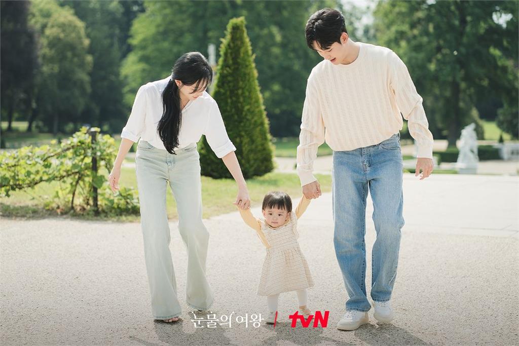猛藥狂下5%→24%!《淚之女王》力壓《愛的迫降》收視登頂 網跪求雙金:原地結婚