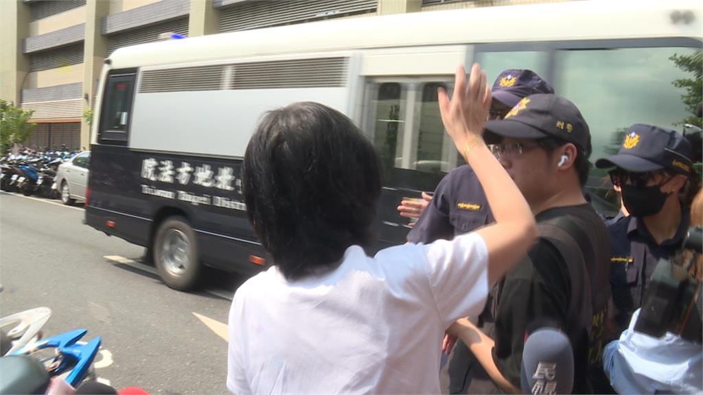 聲請具保停押！　柯哽咽傲慢之氣已被馴服　陳佩琪庭外泣訴