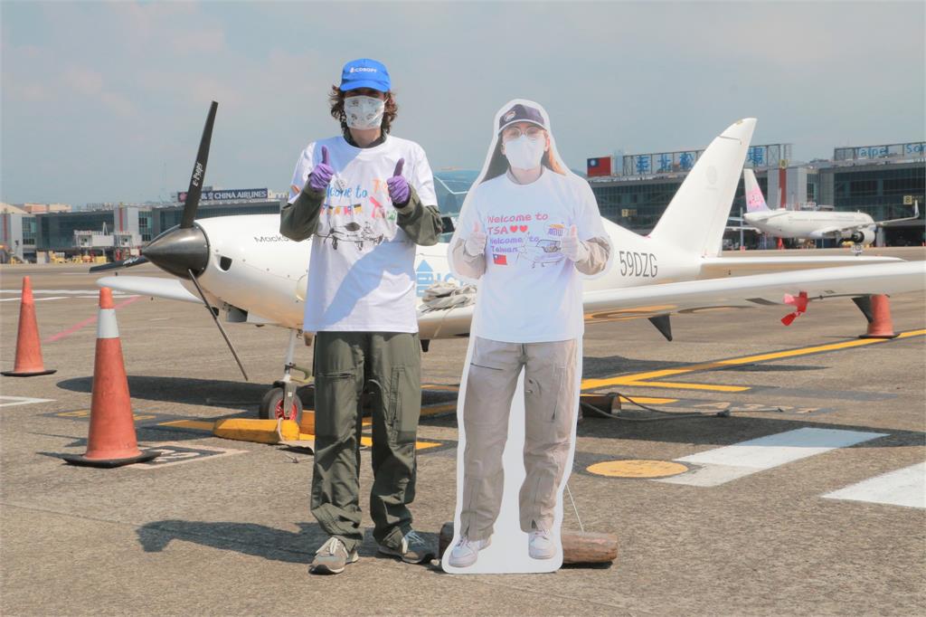 16歲少年「獨駕飛機環球」有望創最年輕紀錄！抵台穿台灣國旗T超萌