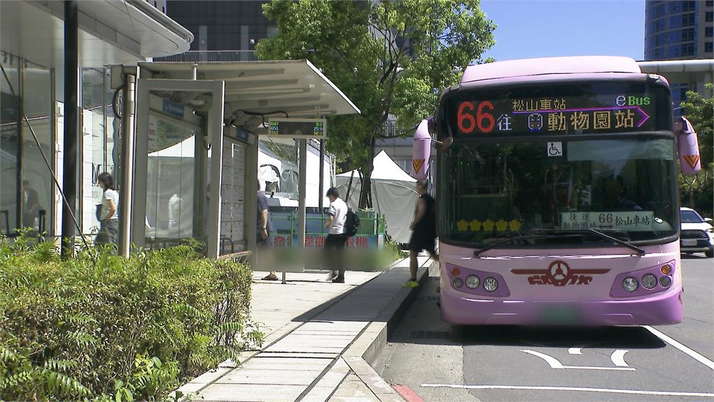 演唱會帳篷「霸道」　輪椅族被迫「倒退嚕」險象環生