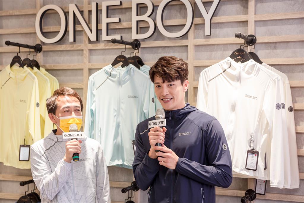 龍語申擔任ONE BOY一日店長 分享消暑穿搭小撇步