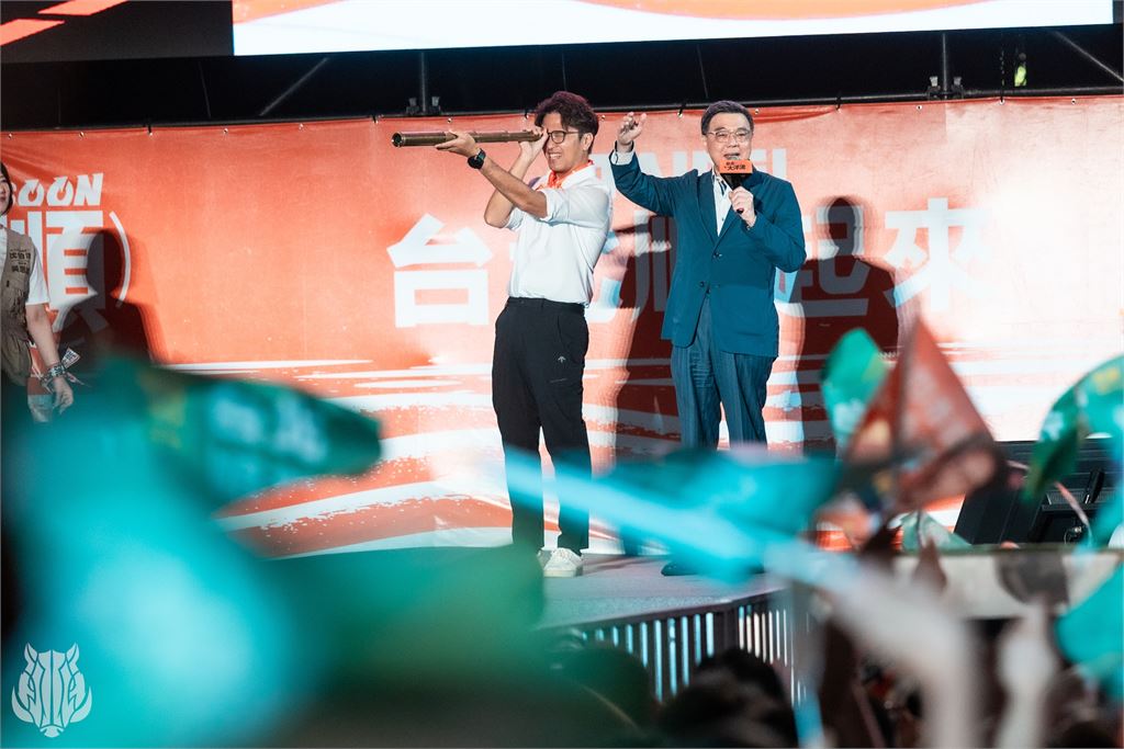 快新聞／15萬挺「台北大洋流」！卓揆送望遠鏡　沈伯洋祭松信「4大秘寶」