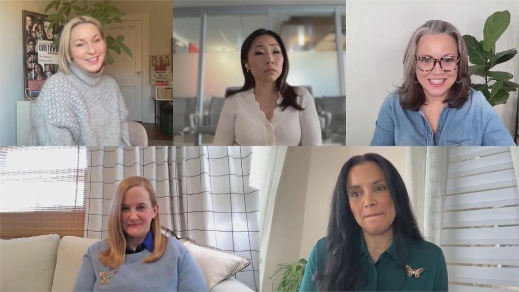 性罪犯艾普斯坦相關照片曝光　比爾蓋茲、班農入鏡引議