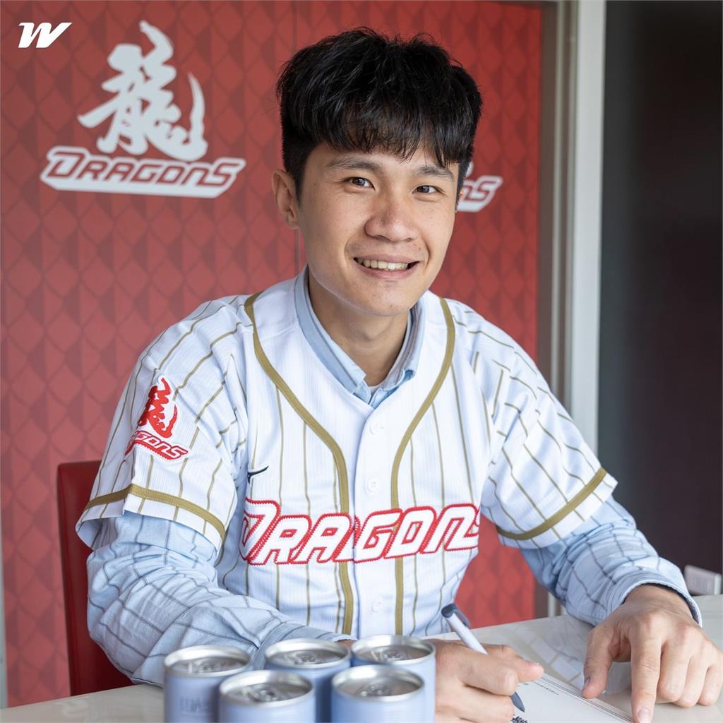 中職(影)/「土虱」正式龍袍加身!味全龍完成4位戰力外選手簽約