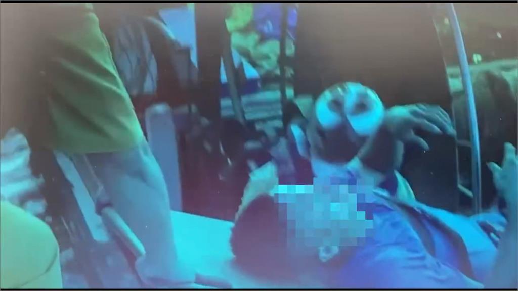父子出海捕魚兒熱衰竭昏迷 爸急call海巡馳援救命