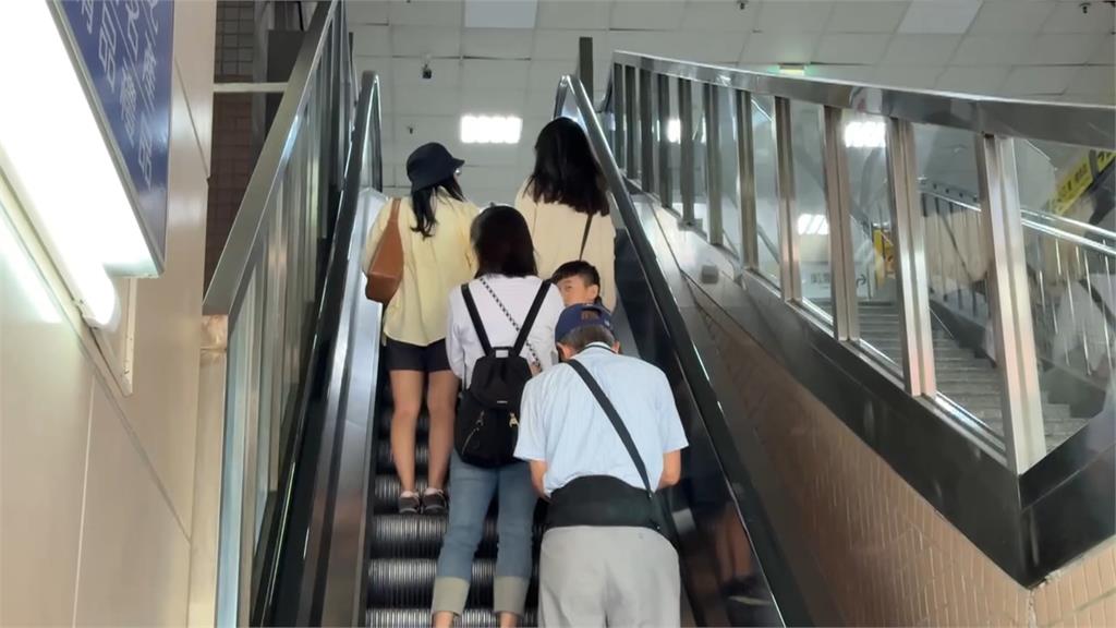 獨／羅東車站龜速手扶梯　情侶朝聖「搭到白髮蒼蒼」