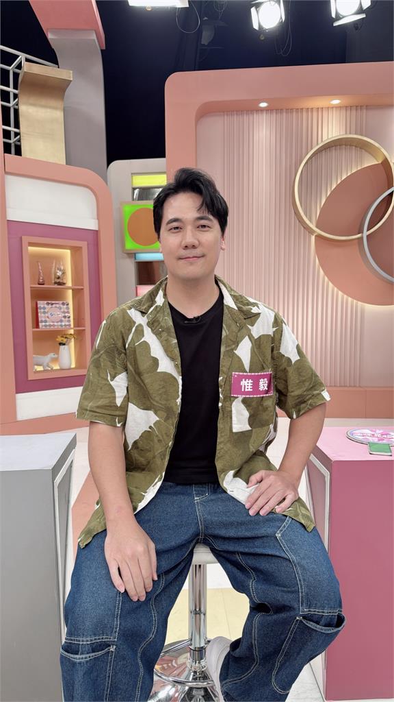 哈孝遠遲到衝安親班認錯小孩！短今上廁所後裙子卡內褲渾然不知