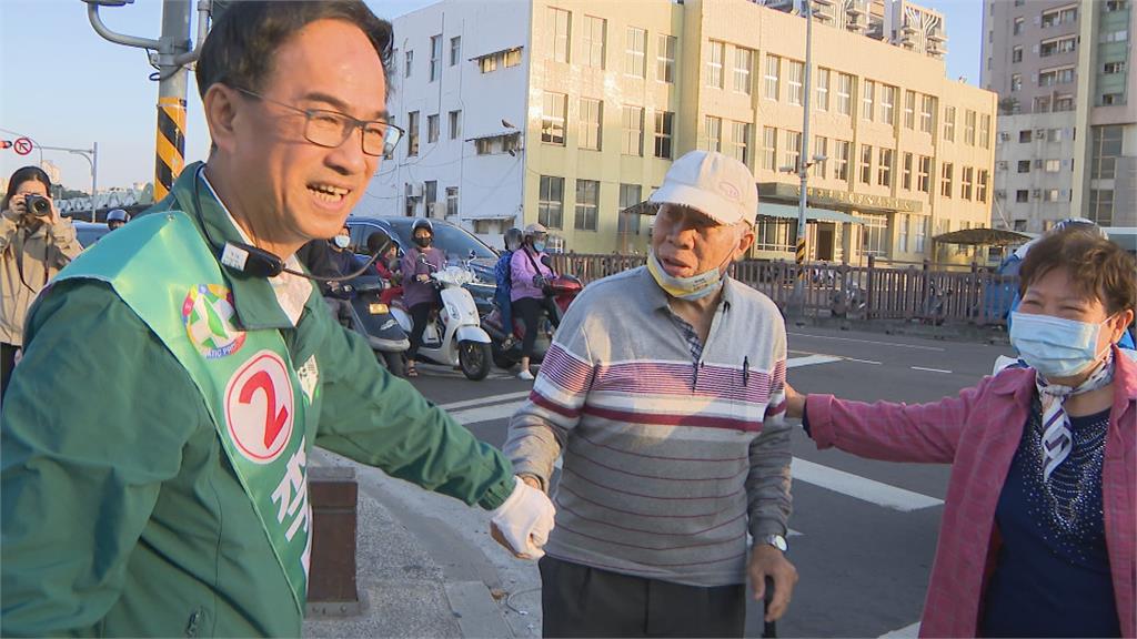 衝刺!李昆澤展現年輕體力站街頭拉票 年輕里長陪賴瑞隆搶青年選票