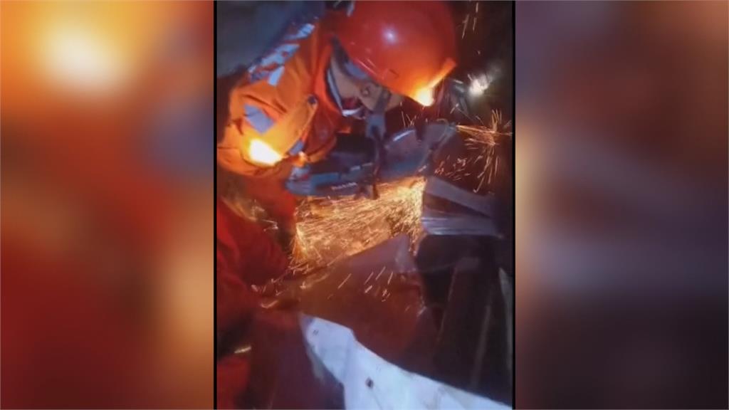 印度孟買巨型廣告看板倒塌 至少壓死14人、60傷