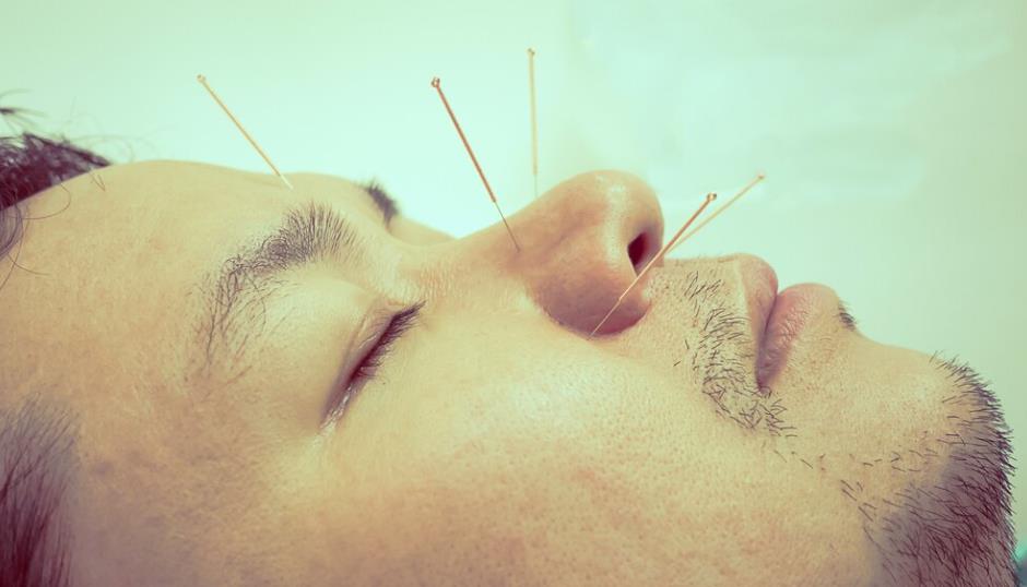過敏「鼻塞」不只是呼吸困難!中醫:它還偷走你的「睡眠和性功能」
