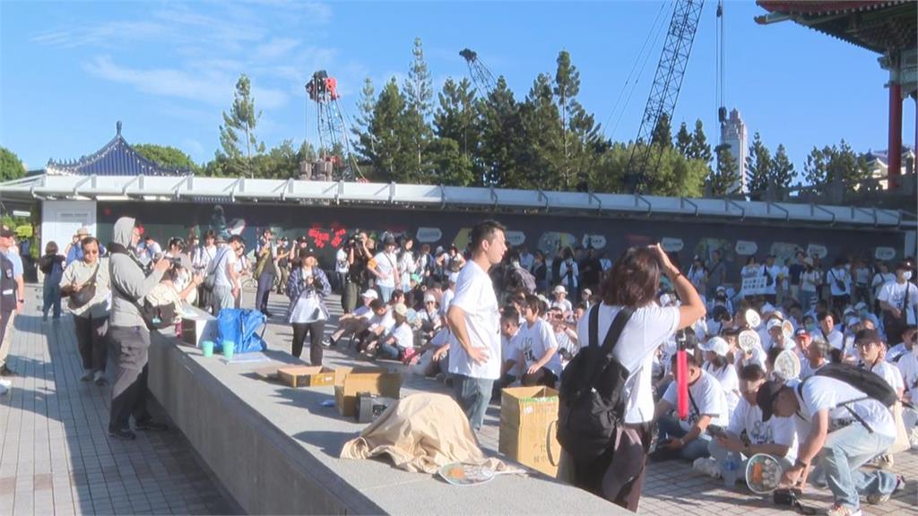 黃國昌公開場合被民眾打臉!遭嗆「人中呂布」:什麼時候消滅國民黨?