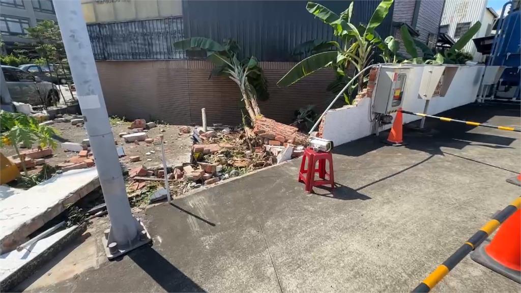 剎車失靈！駕駛憂波及無辜急閃車潮　撞破加油站圍牆