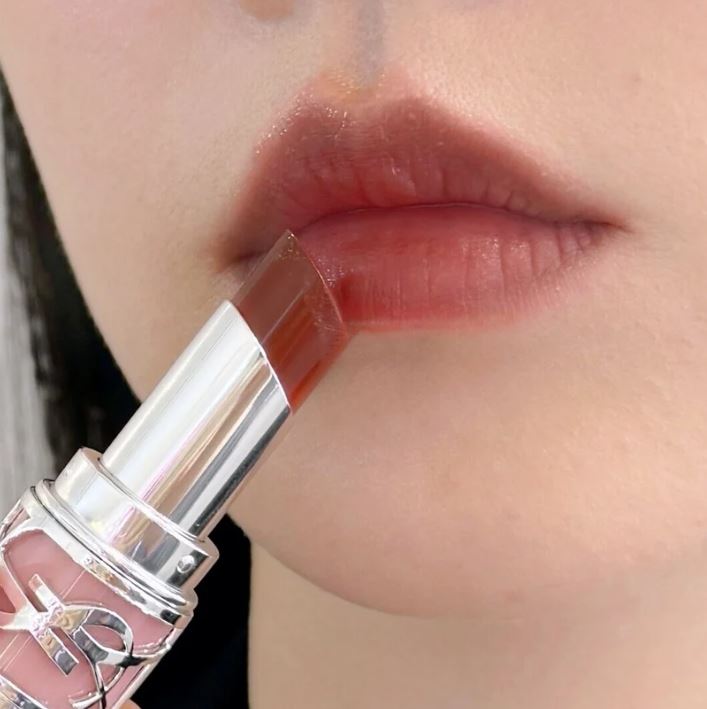偽素顏必收!2024春夏「清冷仙女唇」推薦清單 YSL、DIOR低飽和太美 這款甜嫩純欲