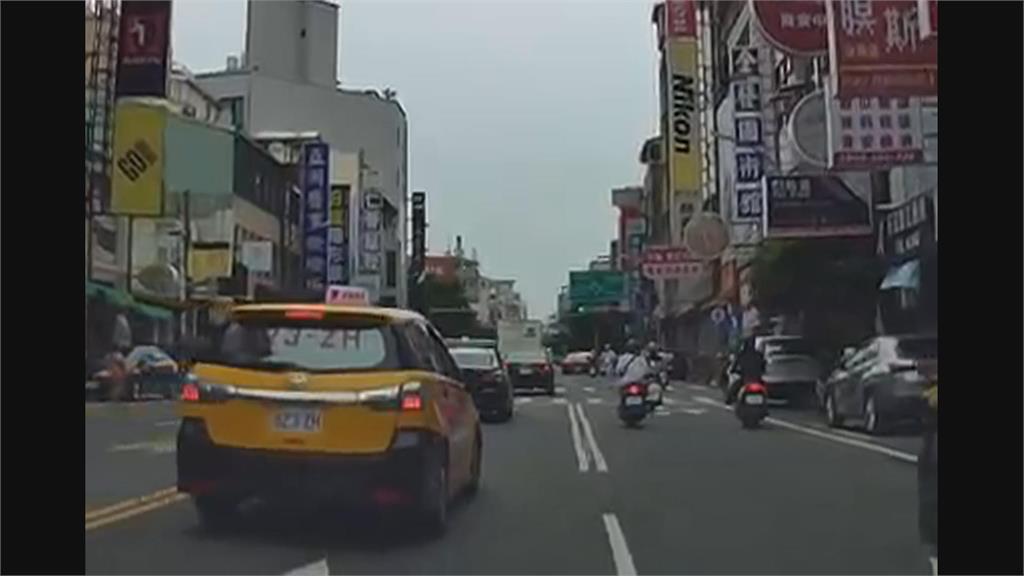 台南警車也未禮讓行人　開車警：沒有注意到