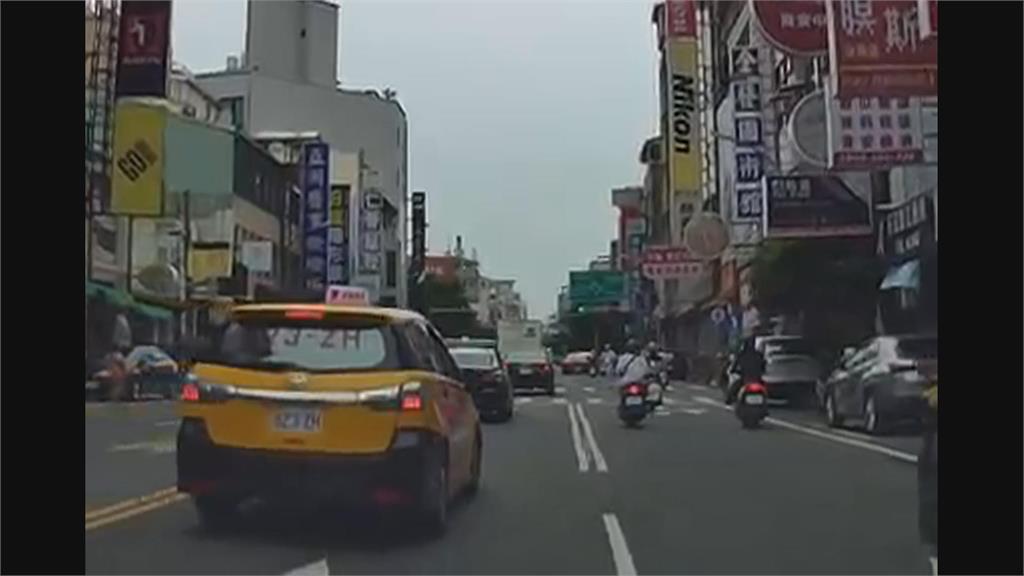 台南警車也未禮讓行人 開車警:沒有注意到