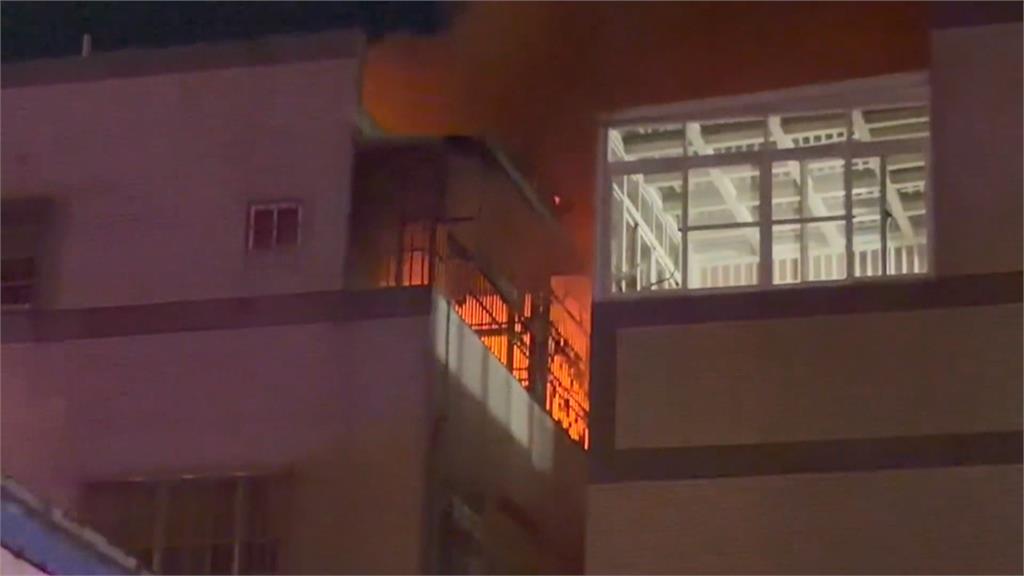 高雄仁武輪胎行深夜火　警消一小時撲滅無人傷亡