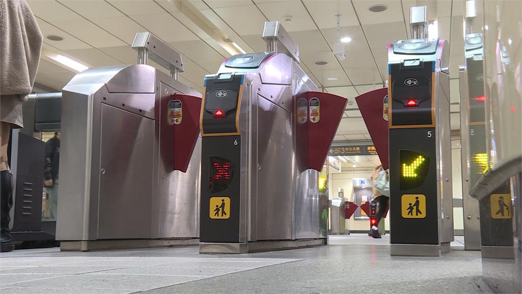 酒醉男捷運站大鬧! 隨身物品「超過長寬高」遭拒載