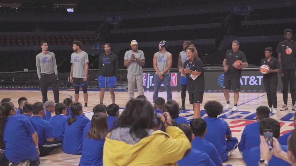 NBA墨西哥海外賽　魔術球星化身蒙面摔角選手熱身