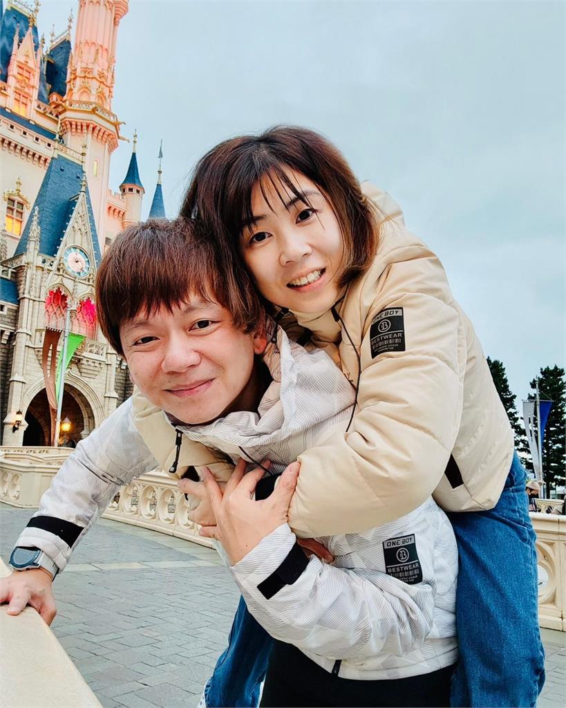 網紅夫腦瘤爆掉住院!「新店蔡依林」月燒14萬租屋痛哭撤出新加坡