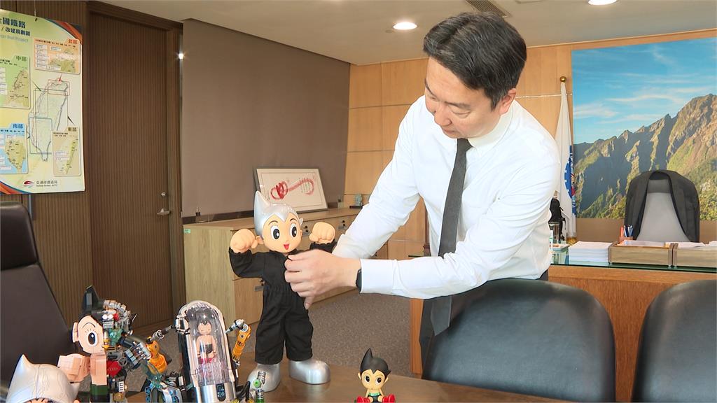 「原子小金剛」精神帶入交通部　交長陳世凱秀收藏
