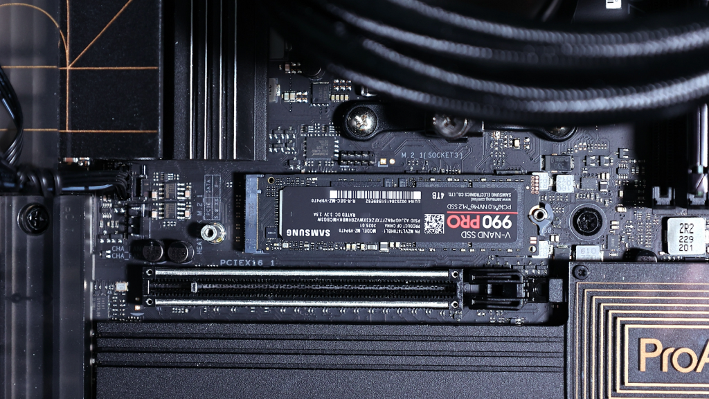 PCIe Gen4 x4 的天花板!Samsung 990 PRO