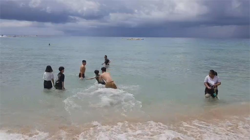 暑假最後週末玩一波 墾丁、小琉球湧人潮