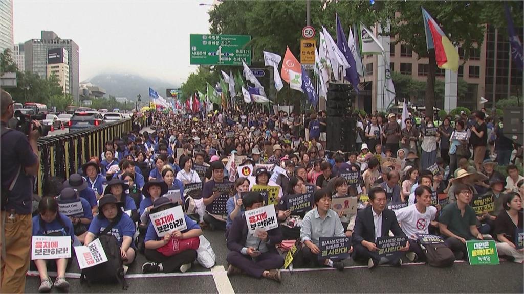抗議日本排放核污水　上千南韓民眾聚集首爾靜坐