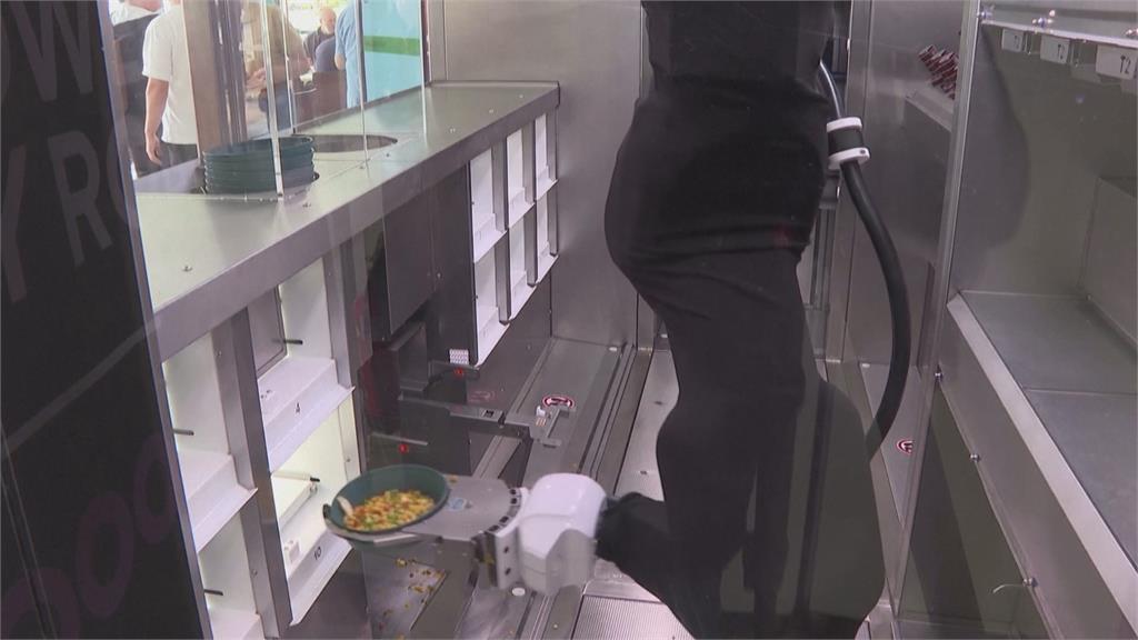 煮菜速度堪比「黑白大廚」？　德國引進機器廚房「幾分鐘就能出餐」