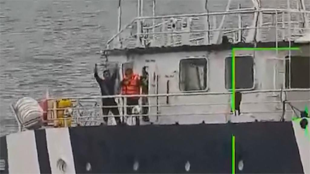 南海新衝突! 中國海警船水砲攻擊 惡意衝撞菲國公務船