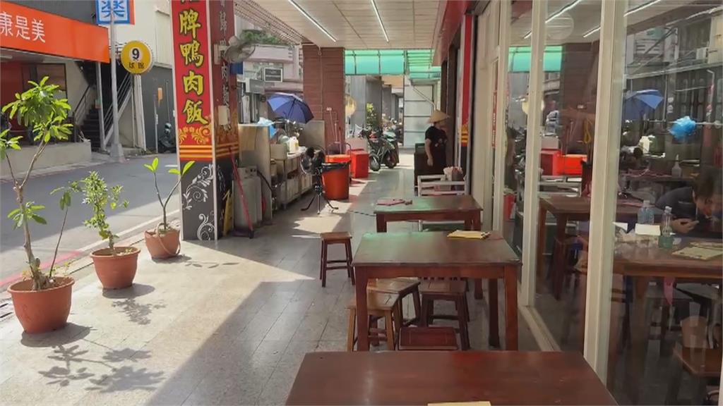 料理鼠王?超大老鼠趴流理台吃鴨肉 業者:未來會加強清潔