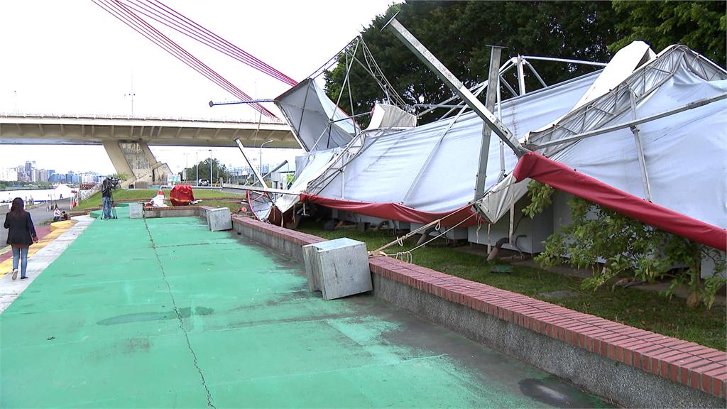 嚇！北市河濱公園颳強風　原民運動會棚子被吹倒一女輕傷送醫