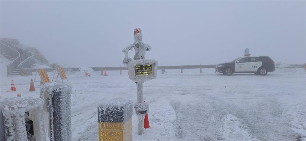 快新聞/低溫挾水氣!合歡山3月「11.5公分」積雪未退 銀白美景曝光