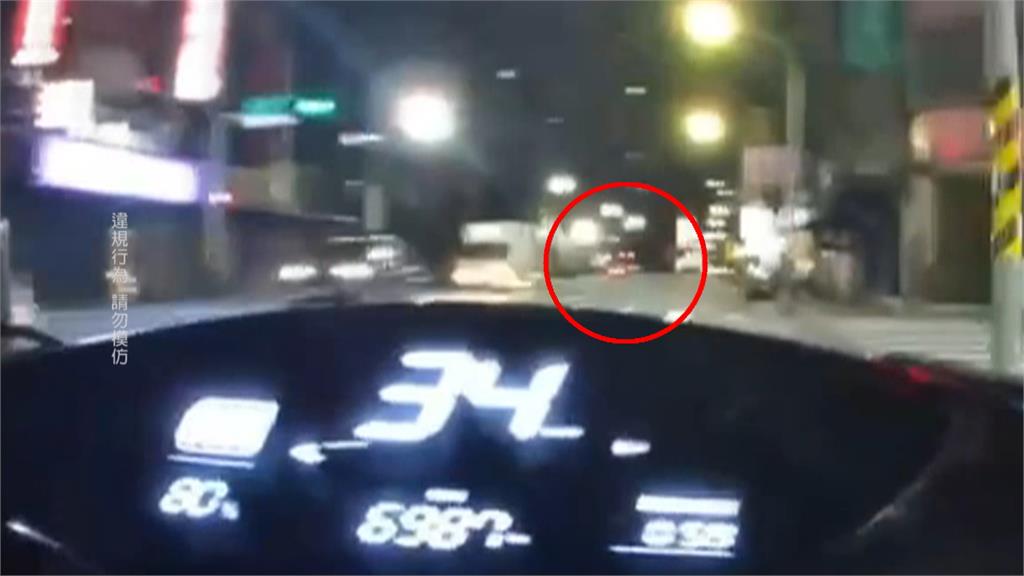 又是毒駕！騎士拒盤查加速逃撞警機車　起獲2顆喪屍煙彈
