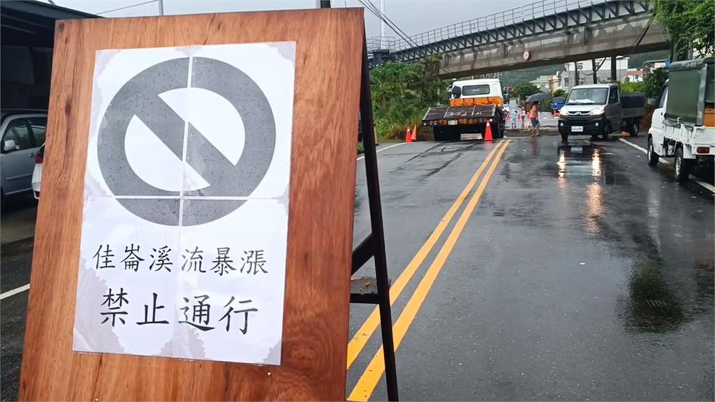 知本溪水暴漲滾滾泥流駭人　佳崙溪暴漲嘉蘭村聯外道路斷