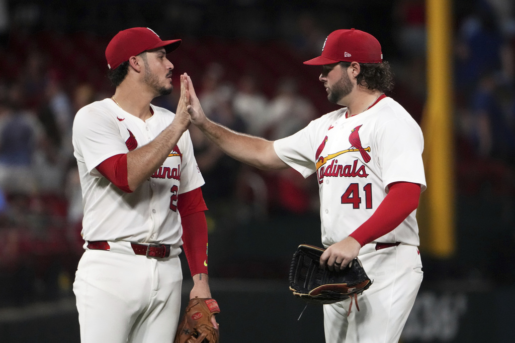 MLB(影)/鈴木誠也轟3分砲救不了小熊 紅雀金手套得主空手接球結束比賽