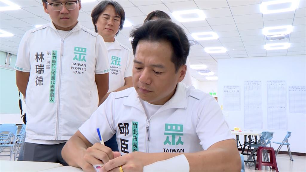 李貞秀拎名牌包登記選竹北市長！再批黃國昌領導能力