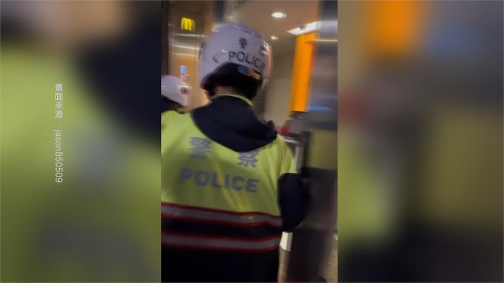 把銀行當旅館？遊民反鎖在內「自備枕頭棉被」呼呼大睡