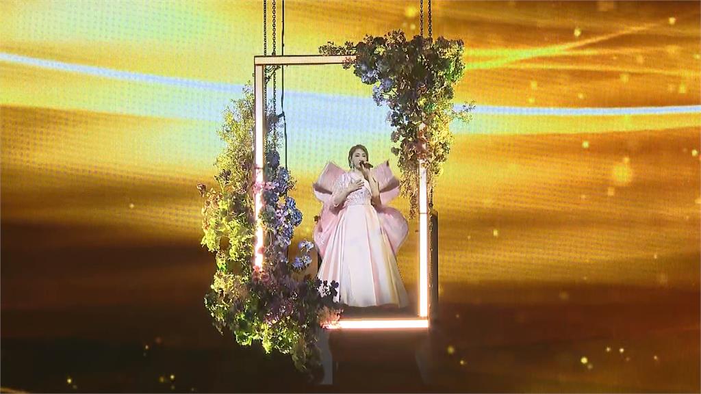 李翊君出道38年首度攻蛋 與西卿雙歌后演唱「苦海女神龍」