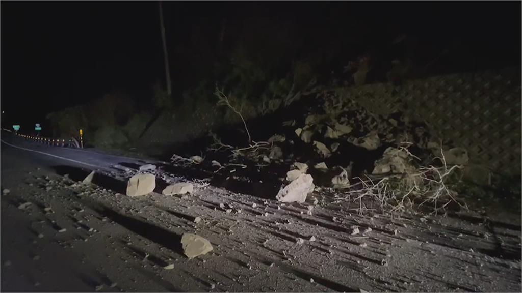 台東一夜狂震　1.8米高巨石擋路、玉長公路龜裂